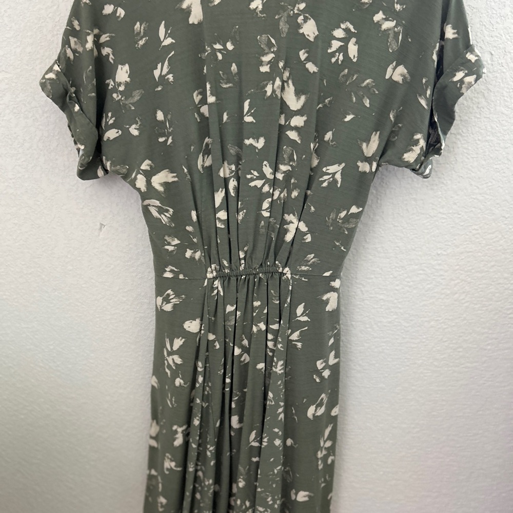 Beautiful Vera Wang Floral Wrap Dress